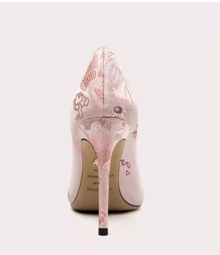 New Chinese style with cheongsam and high heels in pink