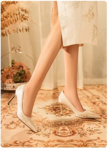 Chinese style high-heeled shoes with a slender heel for women