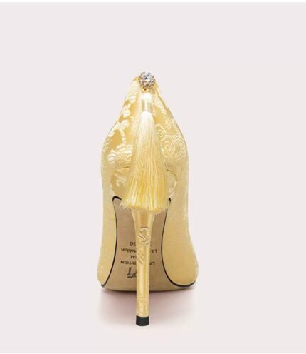 Chinese high-end embroidered high heels