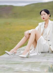 Summer new sandals with pointed toes, slim heels, and high heels